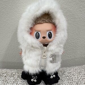 Fluffy coat for labubu